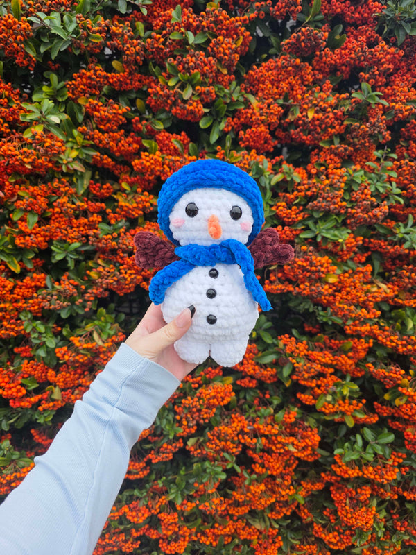 Snowy the snowman (PDF crochet pattern, No-sew, Intermediate)